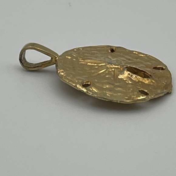 Sand Dollar Pendant Gold Tone Nautical Beach Sea - Picture 4 of 4